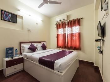 Oyo Malad Raheja Complex Road * Mumbai