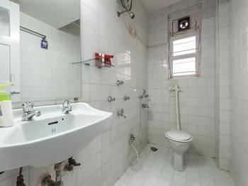 Oyo Malad Raheja Complex Road Apartment *
