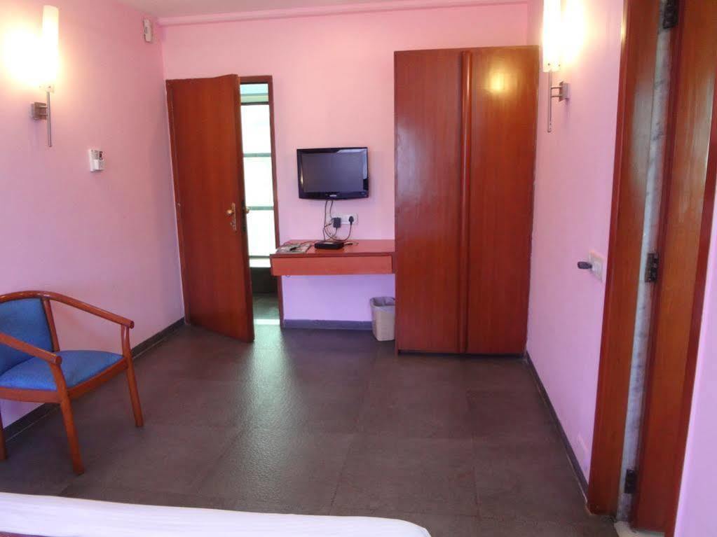 Hotel Jayshree Domestic Airport 3*