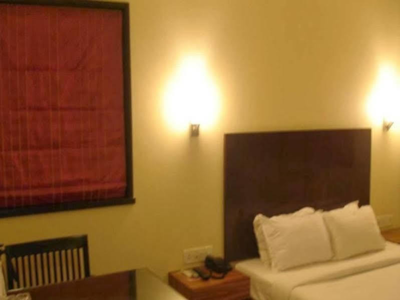 Amigo Hotel 2*