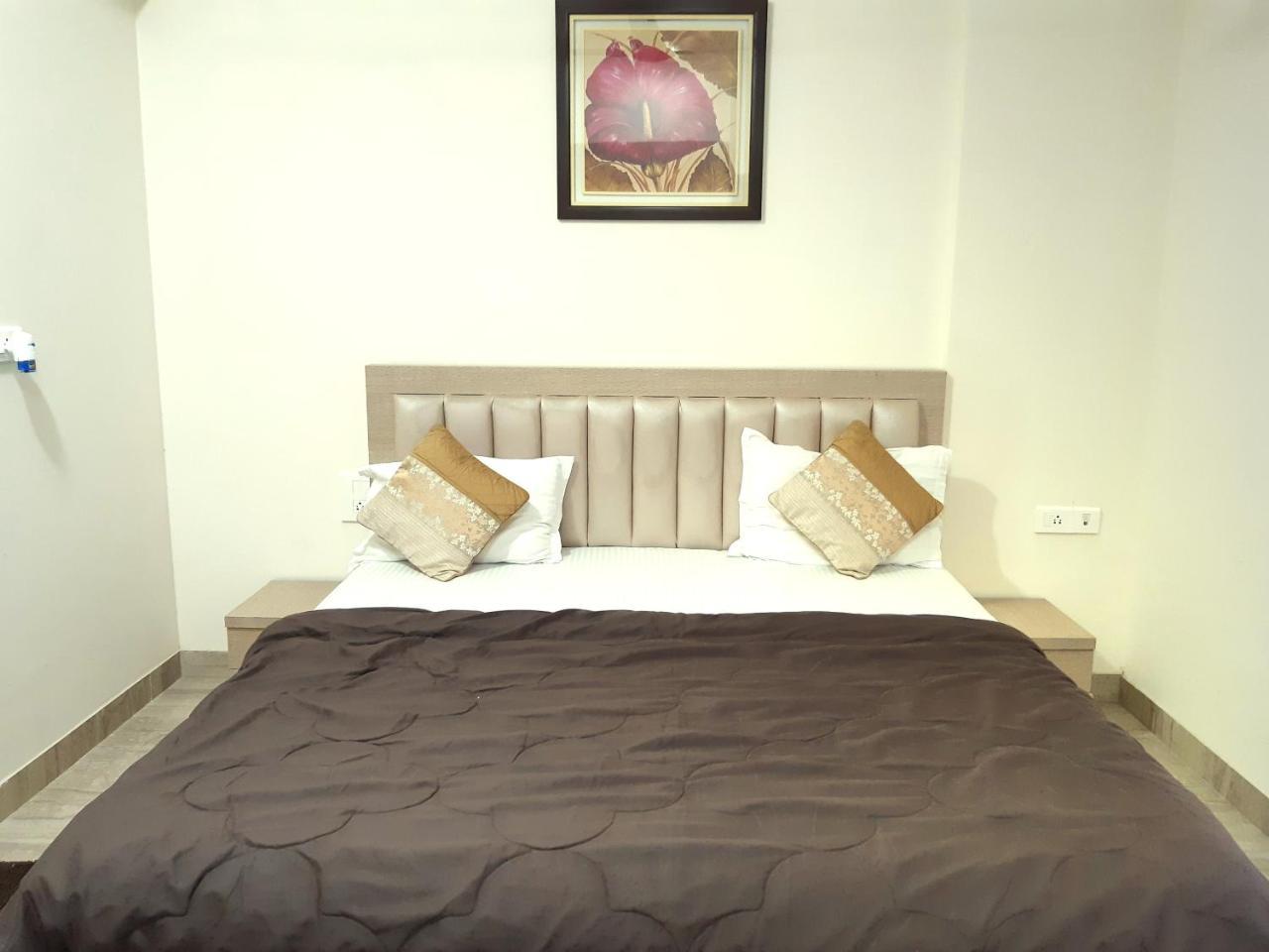 Arista Service Bandra Kalanagar Guest house Mumbai
