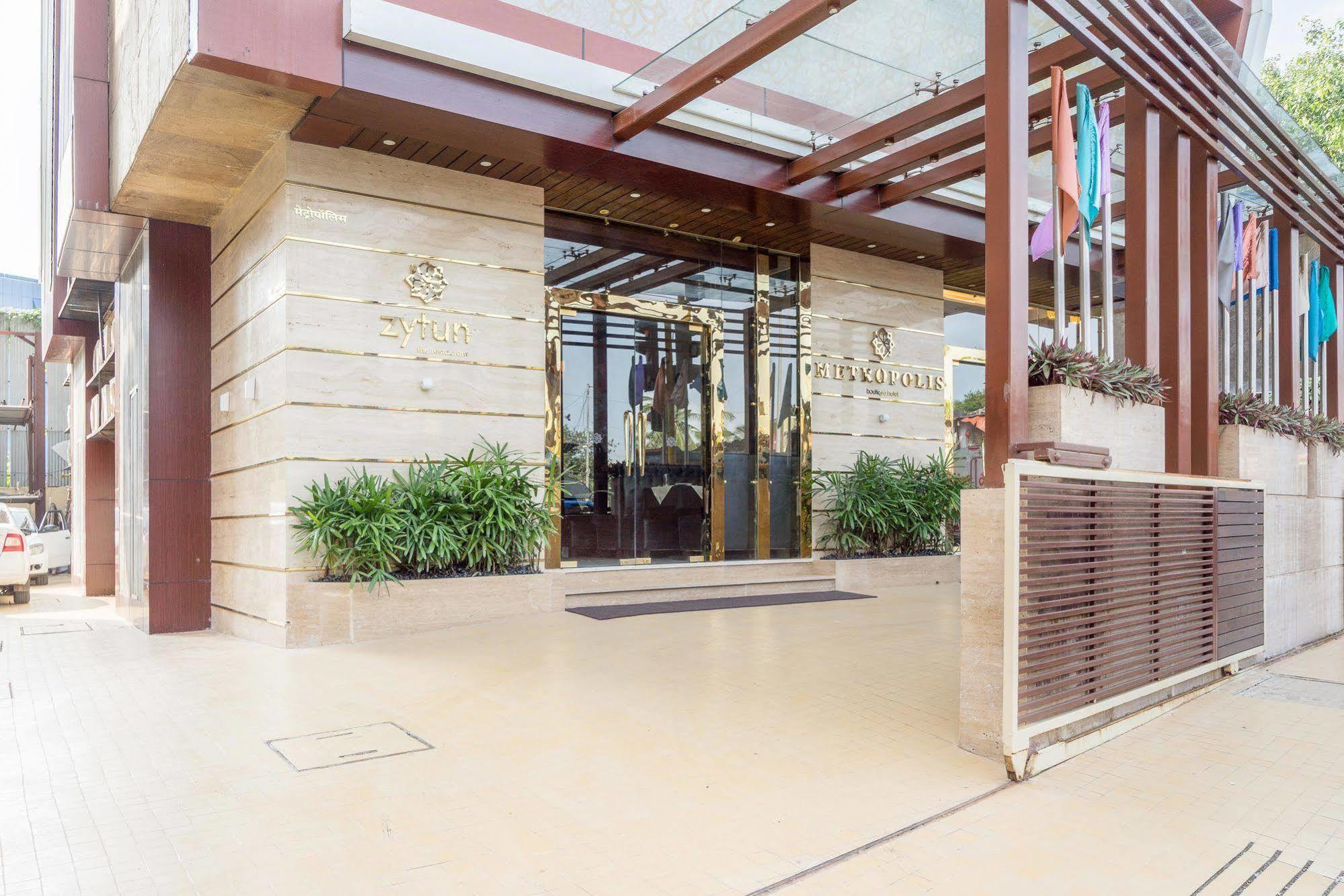 Comfort Metropolis Hotel 4*