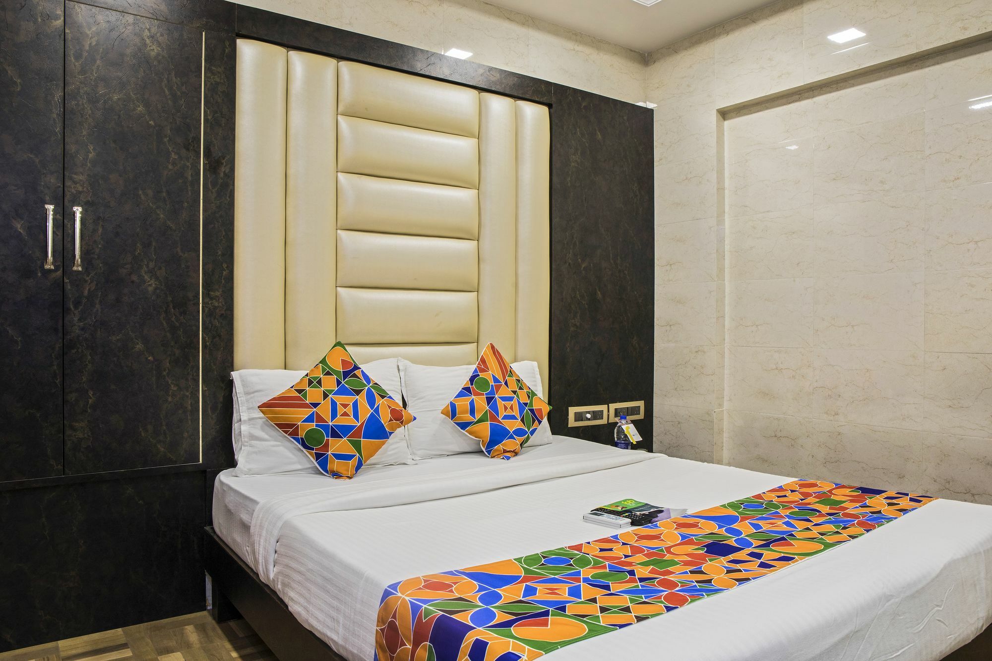 Vaccinated Staff - Oyo 22055 Dadar Residency