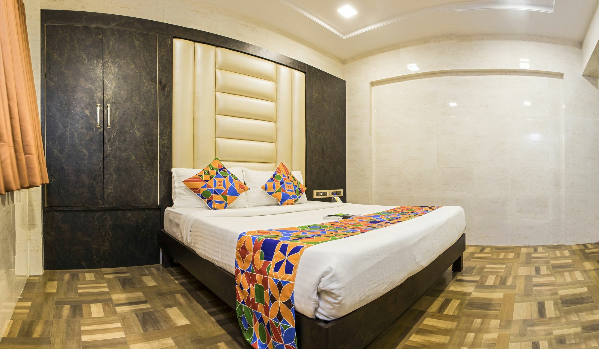 Vaccinated Staff - Oyo 22055 Dadar Residency Hotel