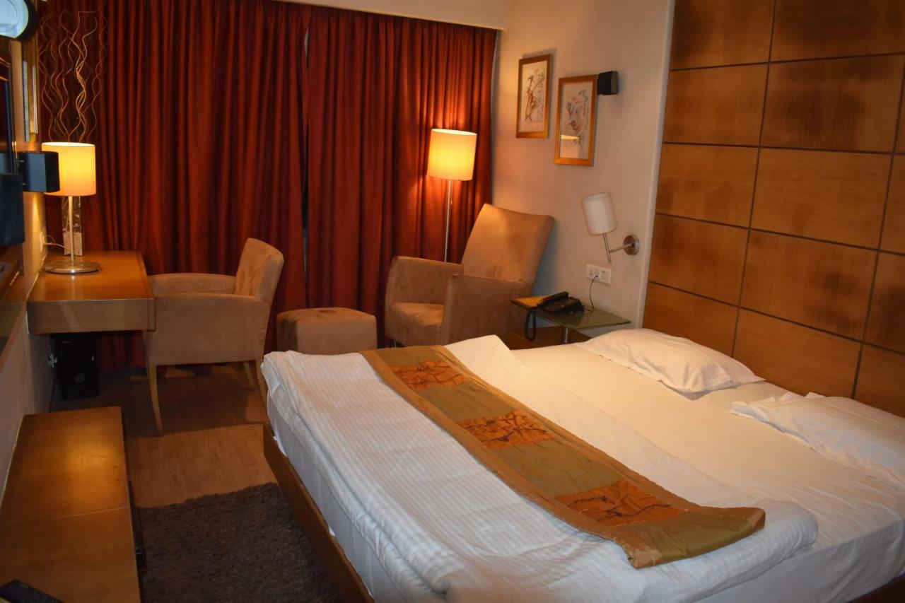 Hr Residency Hotel 4*