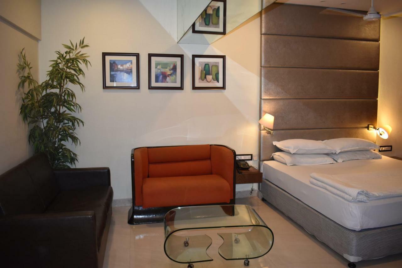 Hr Residency Hotel 4*