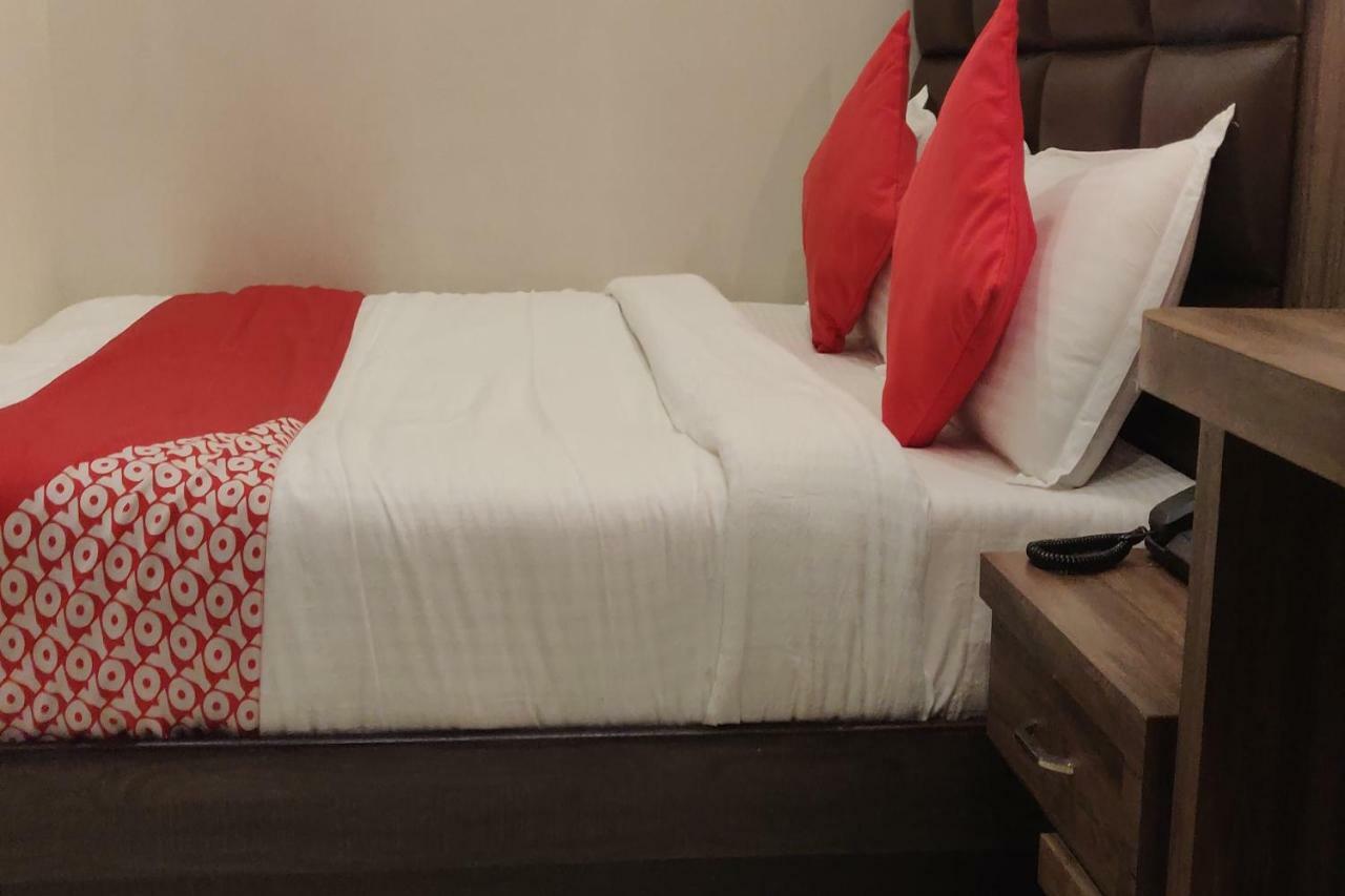 Oyo 42009 A One Hotel