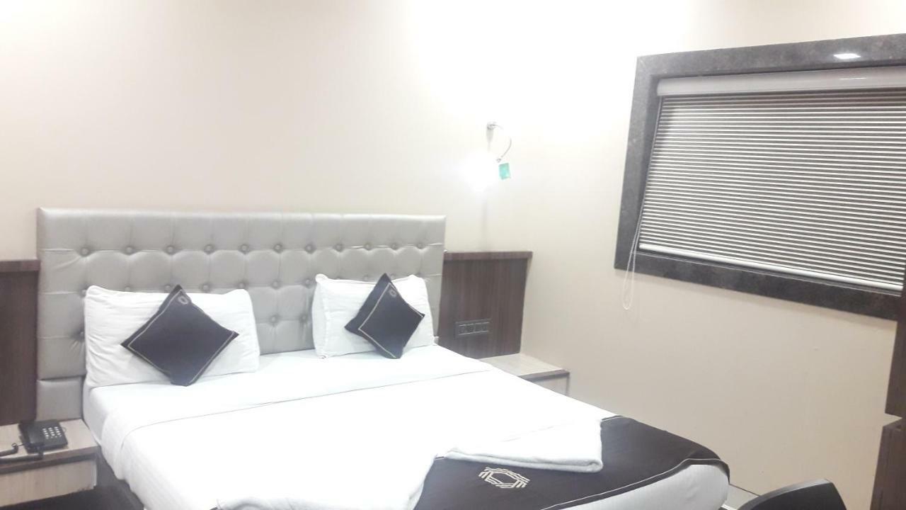 Shine Hospitality Hotel Bombaim
