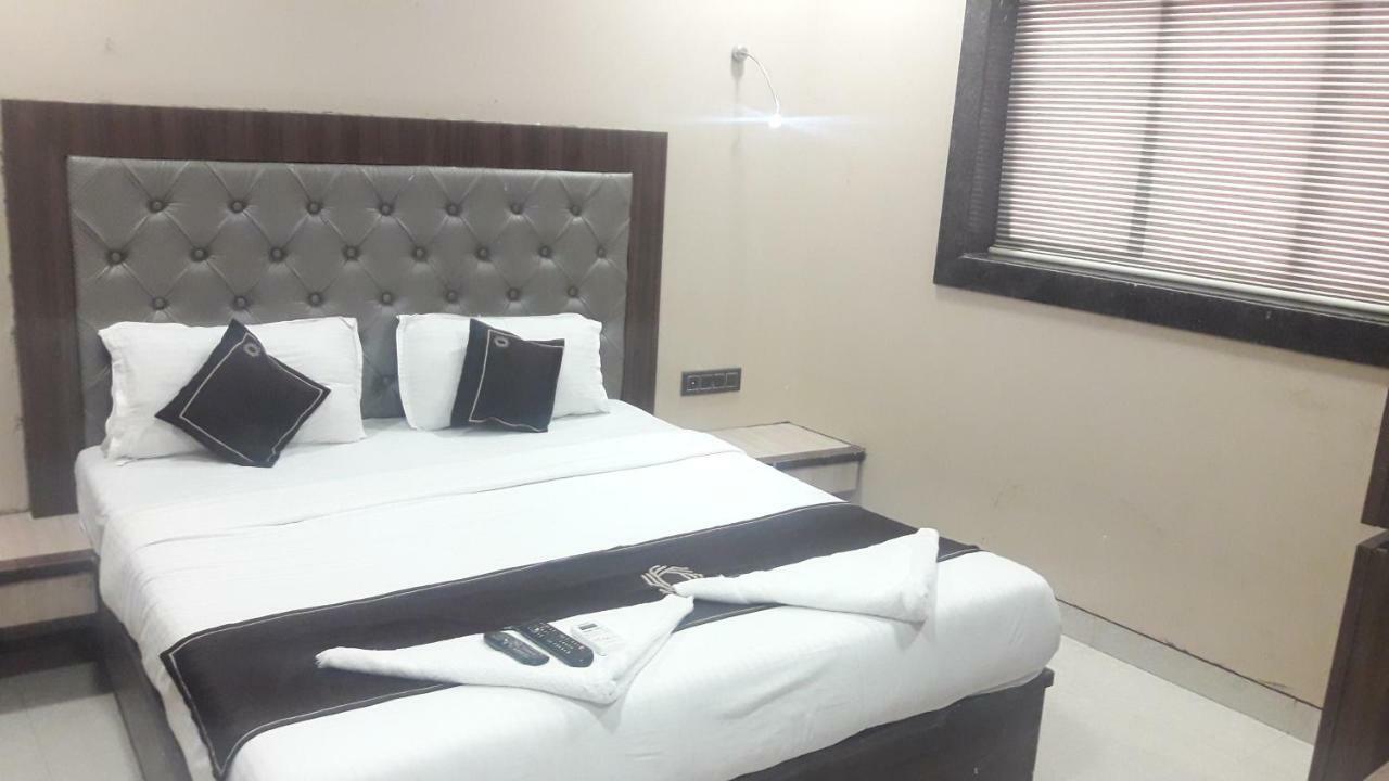 Hotel Shine Hospitality Bombaim