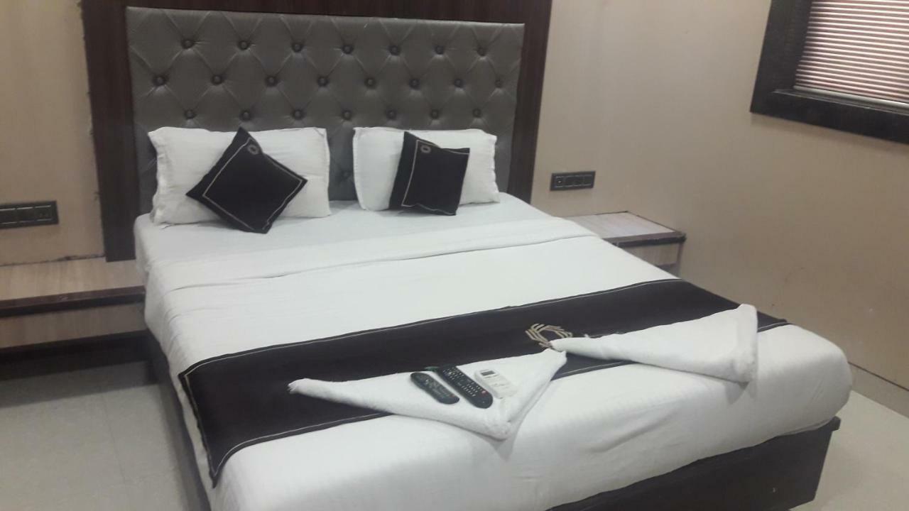 Hotel Shine Hospitality Bombaim