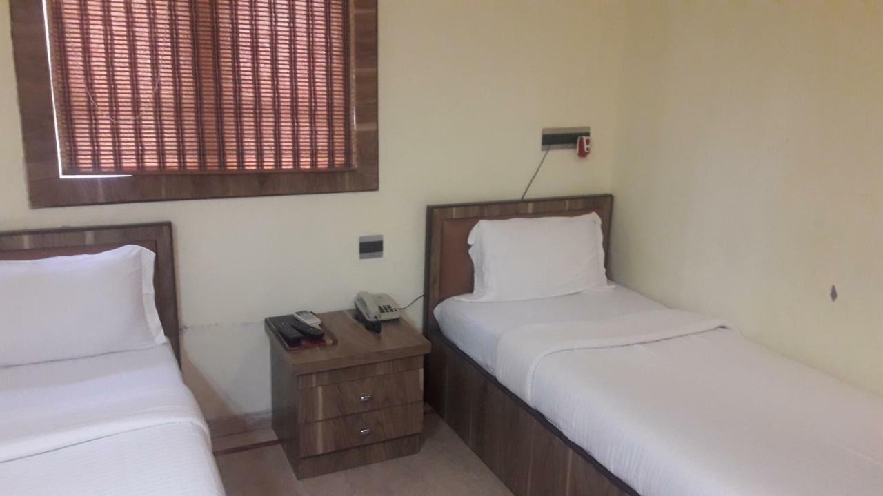 Shine Hospitality 2* Bombaim