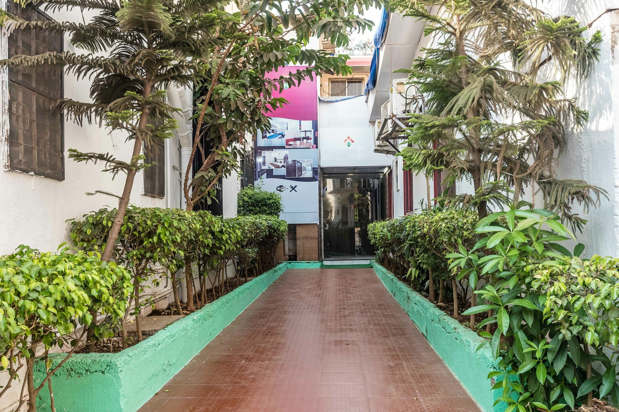 Oyo 6643 Alfa Regency Hotel 3*