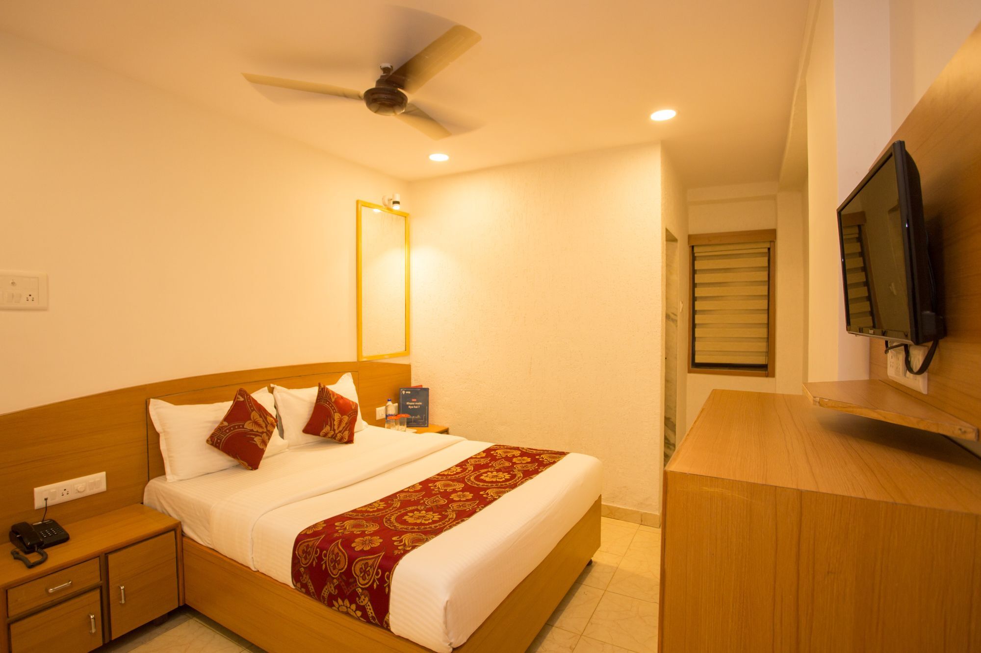 Oyo 8755 Red Palms Hotel 2*