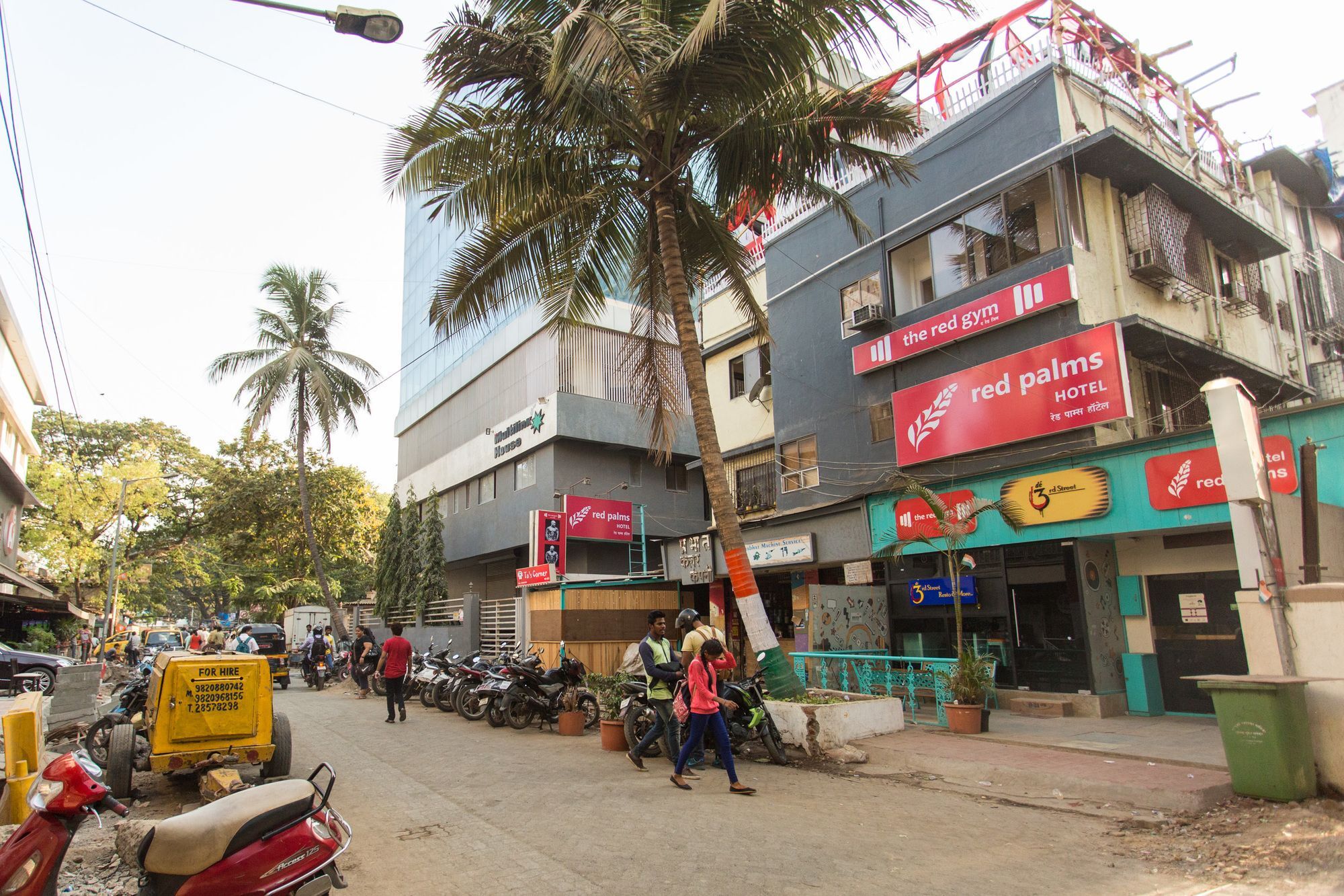 Hotel Oyo 8755 Red Palms Mumbai