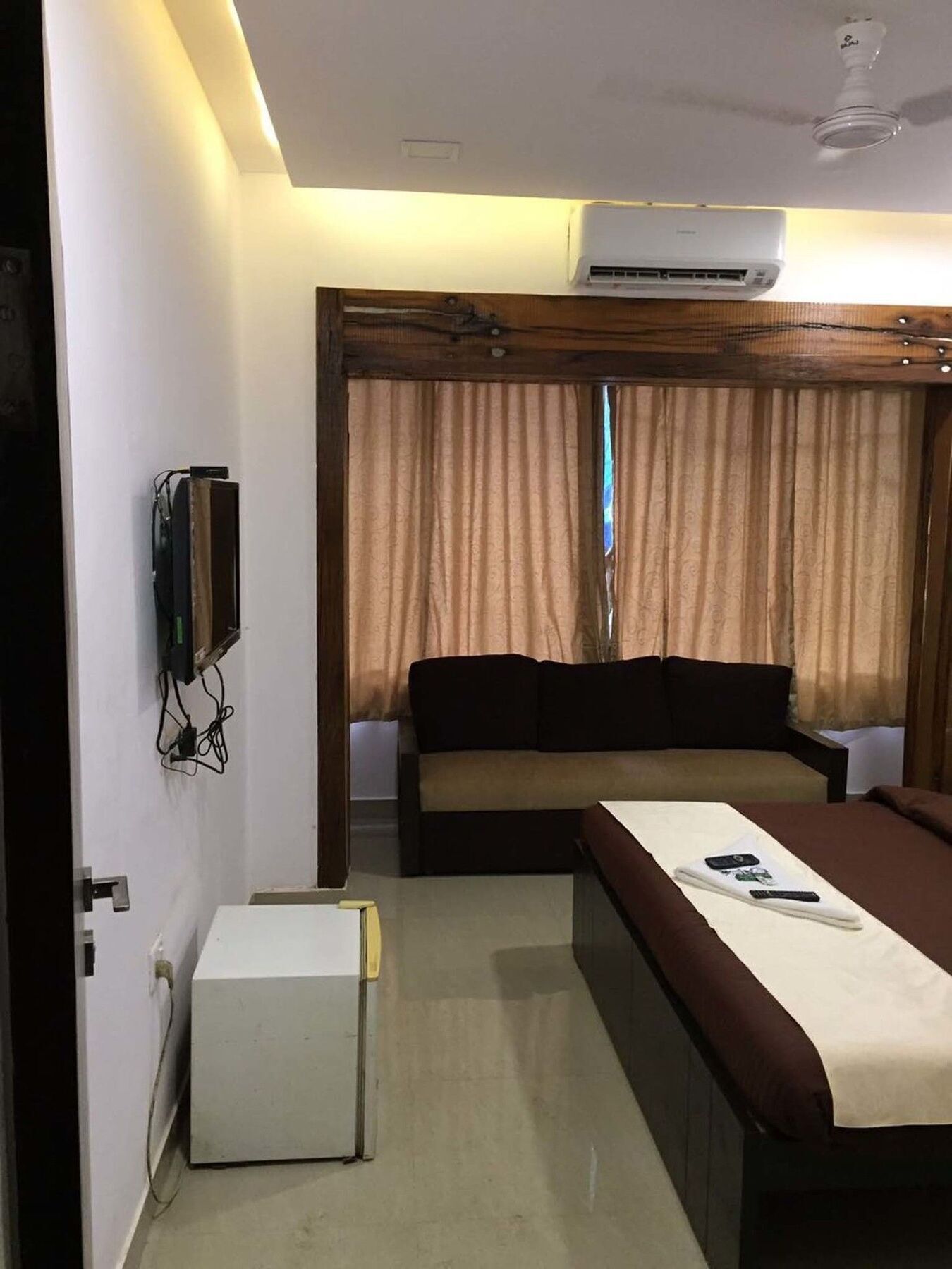 Bombay Rooms 3*