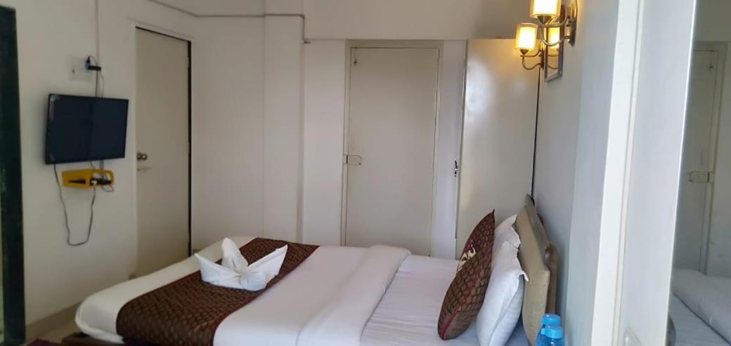 Sixth Sense Hospitality Service In Bandra Bkc * Mumbai