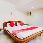 Oyo 66827 Island Club Resort