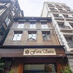Oyo Preferred 75540 Hotel Flora Suites