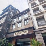 Oyo Preferred 75540 Hotel Flora Suites