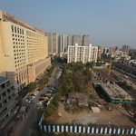 Aristo Serviced Apartment Near Kokilaben Dhirubai Ambani Hospital For Family Only