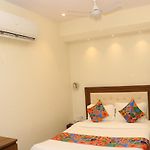 Hotel Yellow Season
