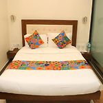 Hotel Yellow Season