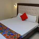 Hotel Yellow Season