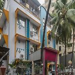 Hotel Satellite