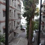 Hotel Sea View - Near Taj Hotel