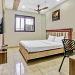 Capital O 84079 Hotel Falcon