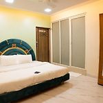 Hotel Ganesh, Near Kokilaben Dhirubhai Ambani Hospital