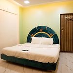 Hotel Ganesh, Near Kokilaben Dhirubhai Ambani Hospital