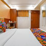 Fabexpress Alive - Nr Juhu Beach