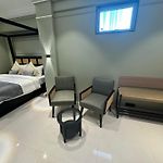 Hotel Mumbai House, Valnai Malad