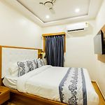 Hotel Village Residency
