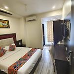 Glitz Hotels Axis International - Nr Iit Bombay & T2