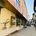 Hotel Arton Regency - Near Mumbai International Airport