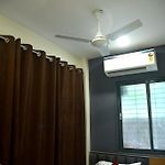 Vogue Cabin Stay Near Nesco Bombay Exhibition Centre