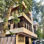 Shubhlaxmi Studio Apartment With Sit Out - Linking Rd