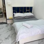 Chic Home - Bright 1 Bhk Close To Lilavati Hospital, Bandra West 602