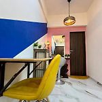Cozy 1Bhk With City View In Bandra West 401