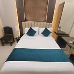 Hotel Triton Sion - Near Us Embassy - Hotel Near Bkc