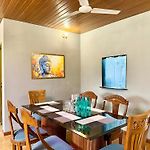 Lovely 3Bhk Serviced Apt Near Iskcon Temple, Juhu Mumbai