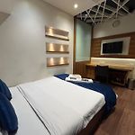 Zenith Luxe Suites - Near Iit & Hiranandani, Powai