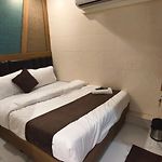 Hotel Crest Inn