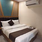 Hotel Crest Inn