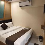 Hotel Crest Inn