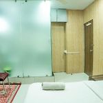 Lokhandwala Residency By Glitz Hotel