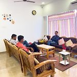 Pinakii Comfort Stay Vile Parle - Near Airport
