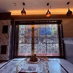 Rich Hotel